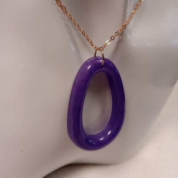 CLEARANCE Purple oval resin pendant necklace - Picture 6 of 6